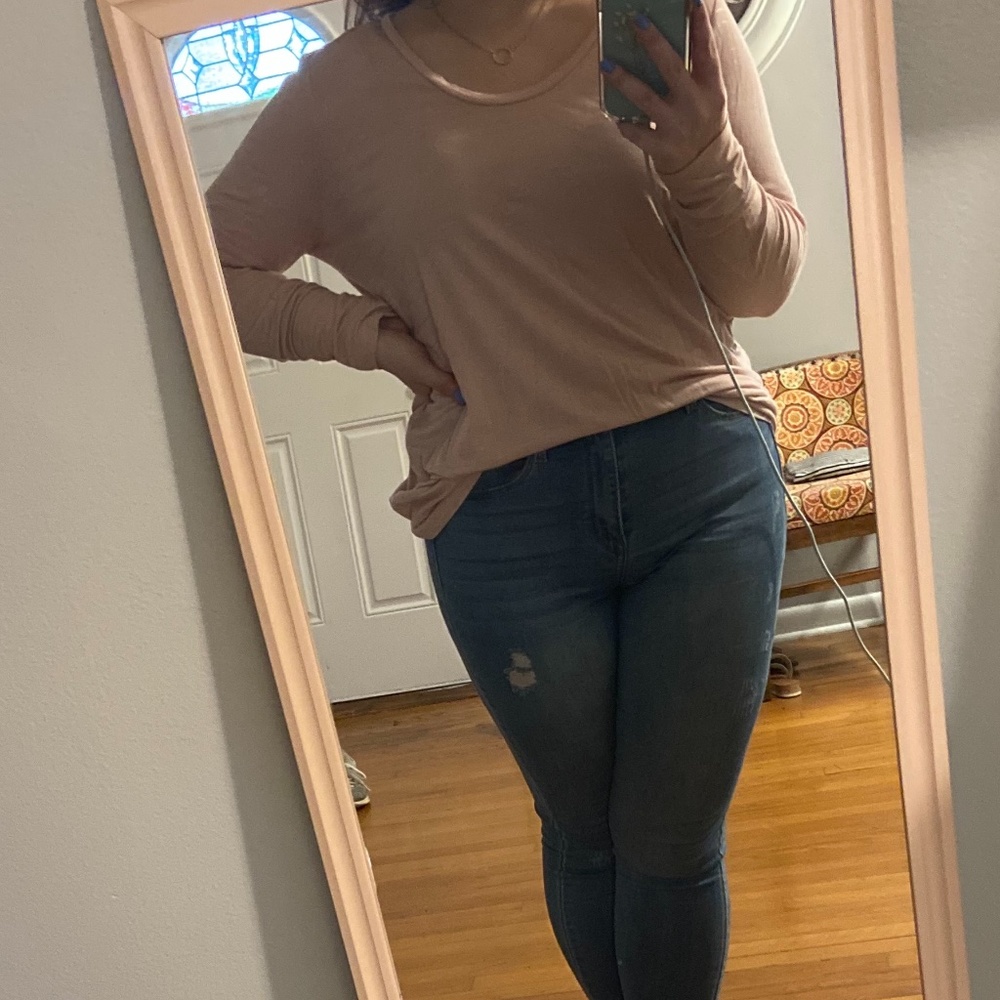 Long-sleeve pink top